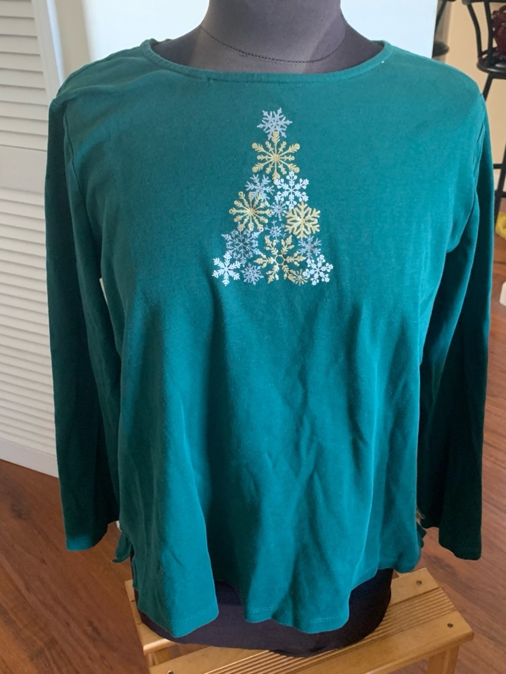 Appleseed's dark green Long-Sleeve holiday Top with Snowflake Tree